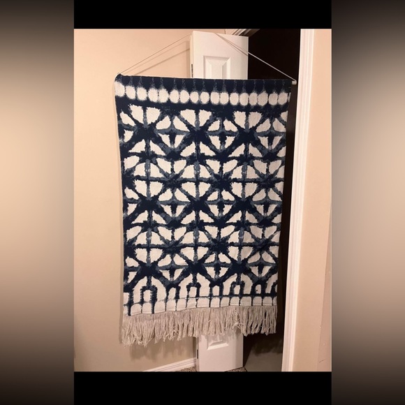 Large Two-Toned Wall Hanging Tapestry - Picture 2 of 5